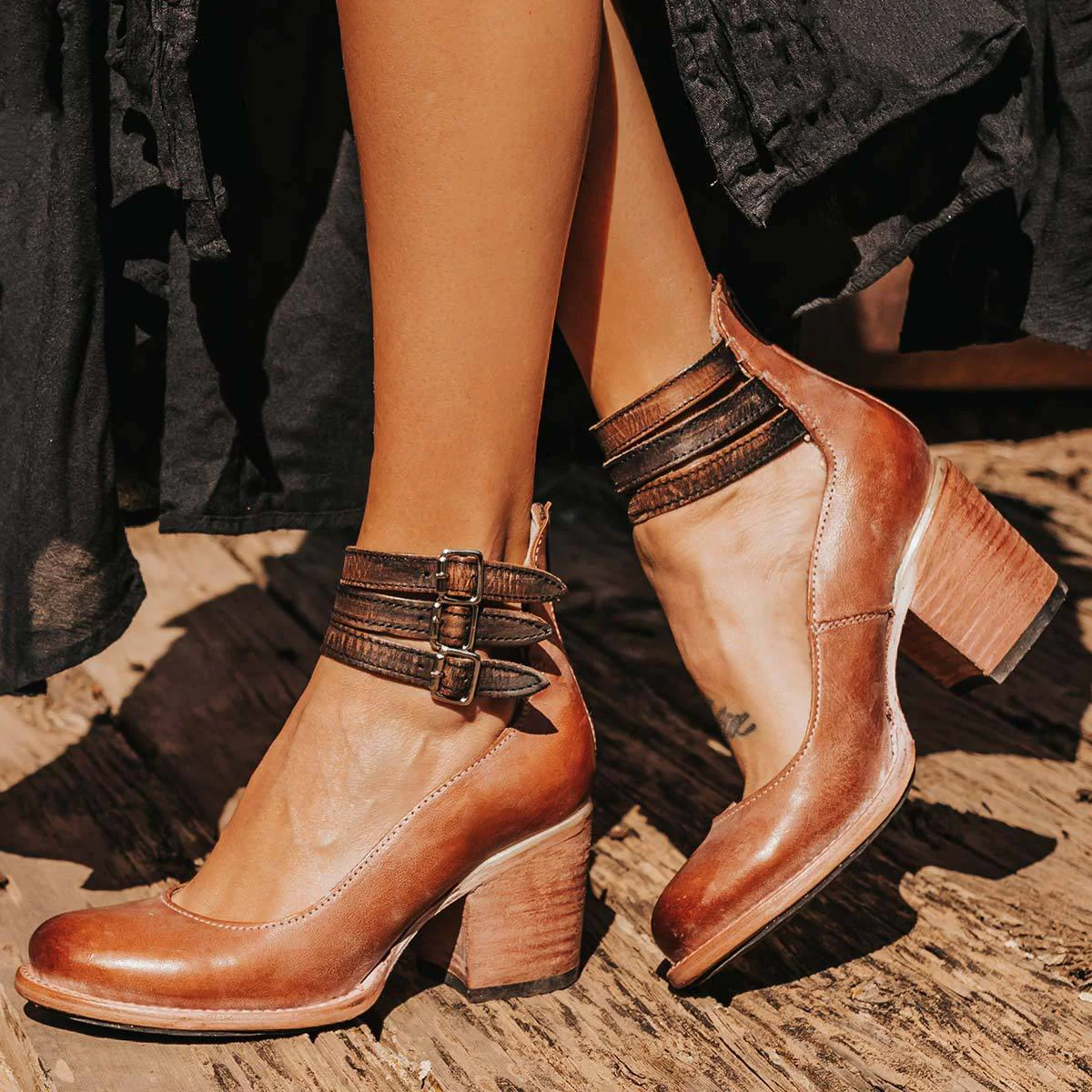 CAMILLE | Pumps mit Riemen — bequemer Blockabsatz - Image 3