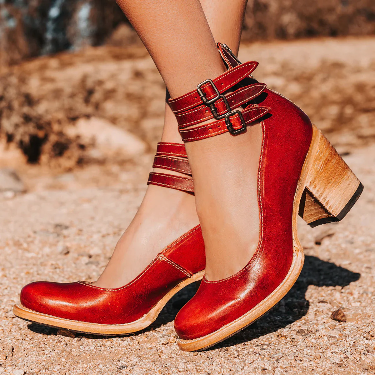 CAMILLE | Pumps mit Riemen — bequemer Blockabsatz - Image 4