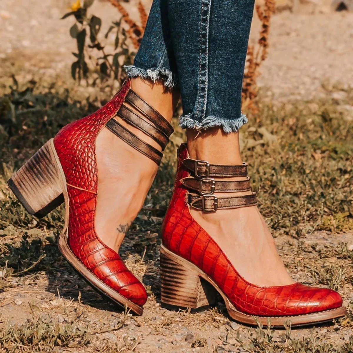 CAMILLE | Pumps mit Riemen — bequemer Blockabsatz - Image 7