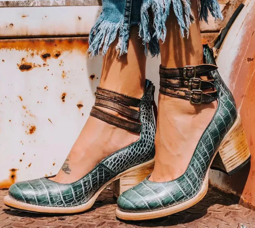 CAMILLE | Pumps mit Riemen — bequemer Blockabsatz - Image 8