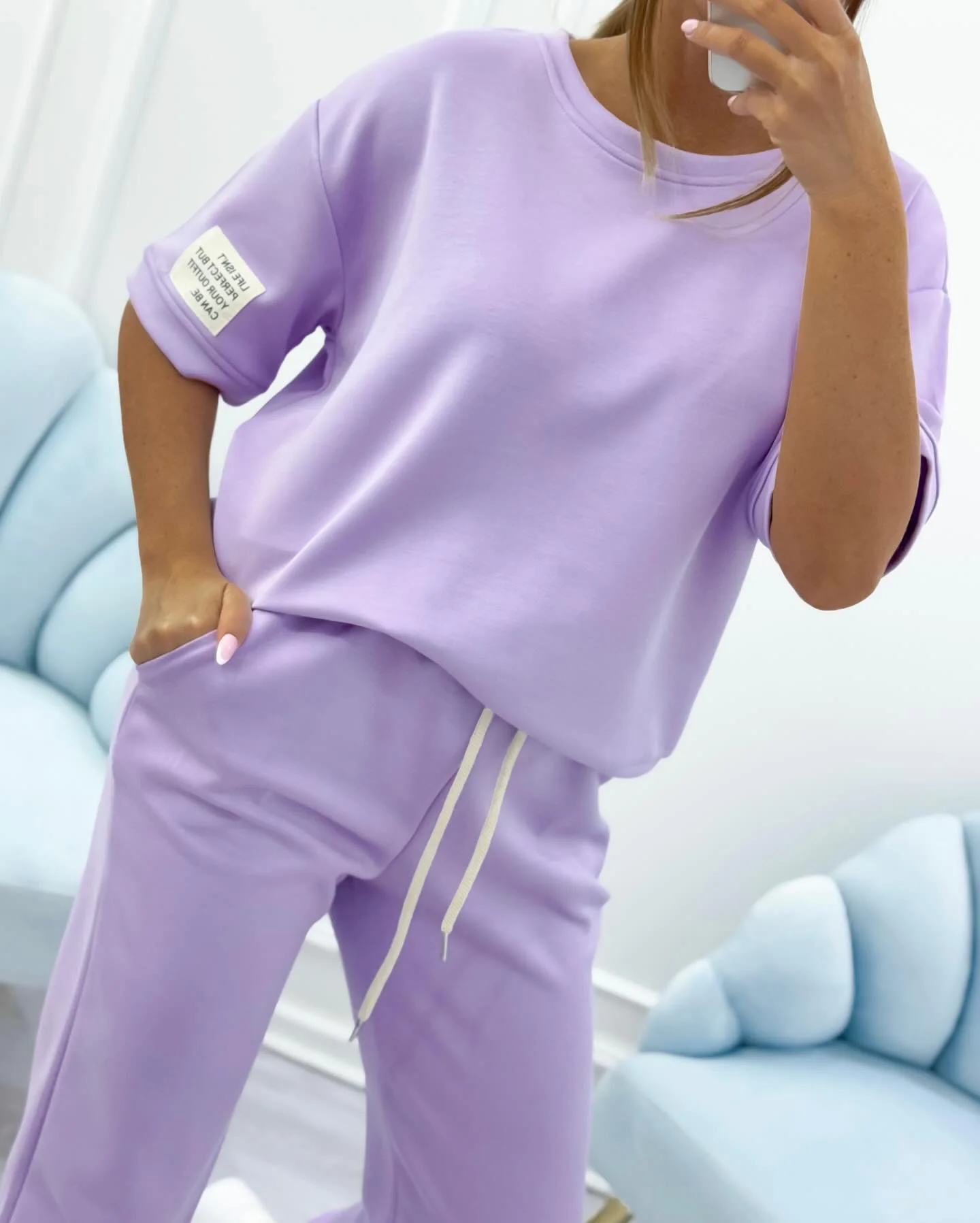 Damen Relaxed Outfit: Set aus solidem Oberteil und Hose - Image 3