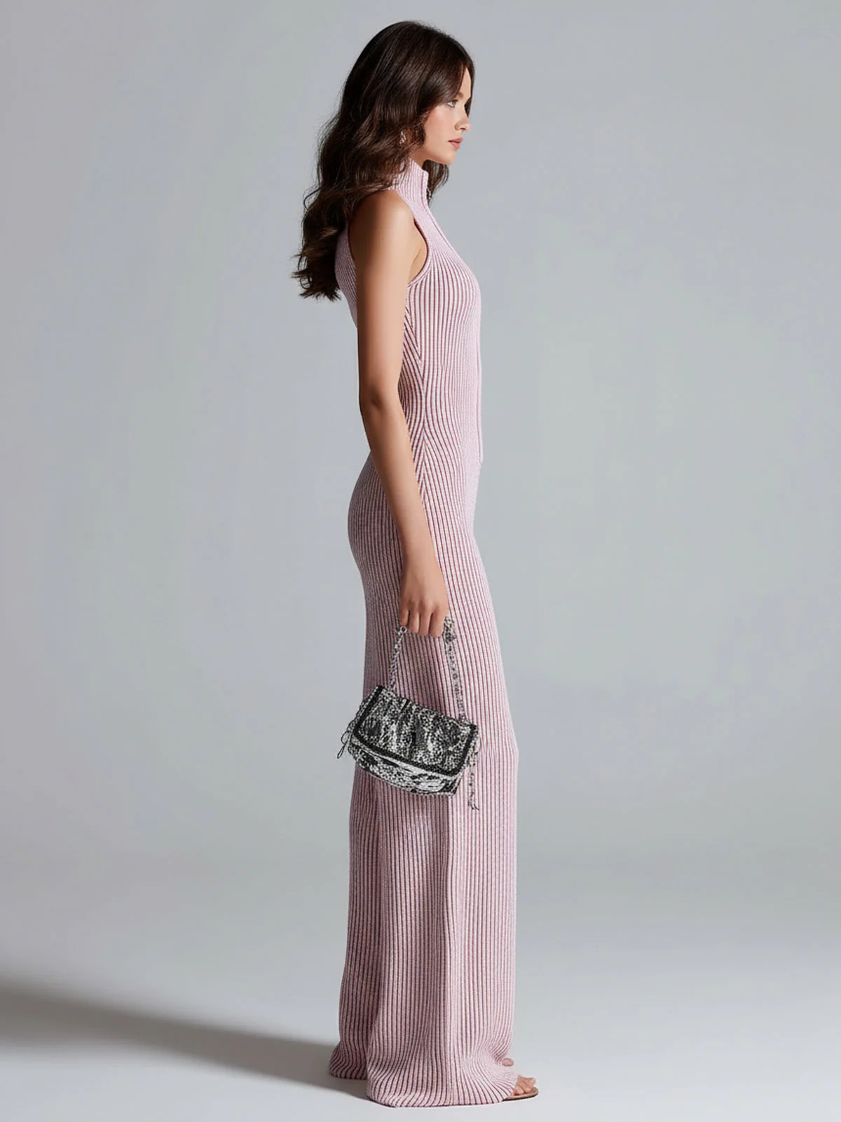 ElevenOra Stilvoller Pinker Ärmelloser Jumpsuit mit Stehkragen, Reißverschluss vorne, Tailliertem Bund und Weitem Bein im Ribstrickdesign - Image 3