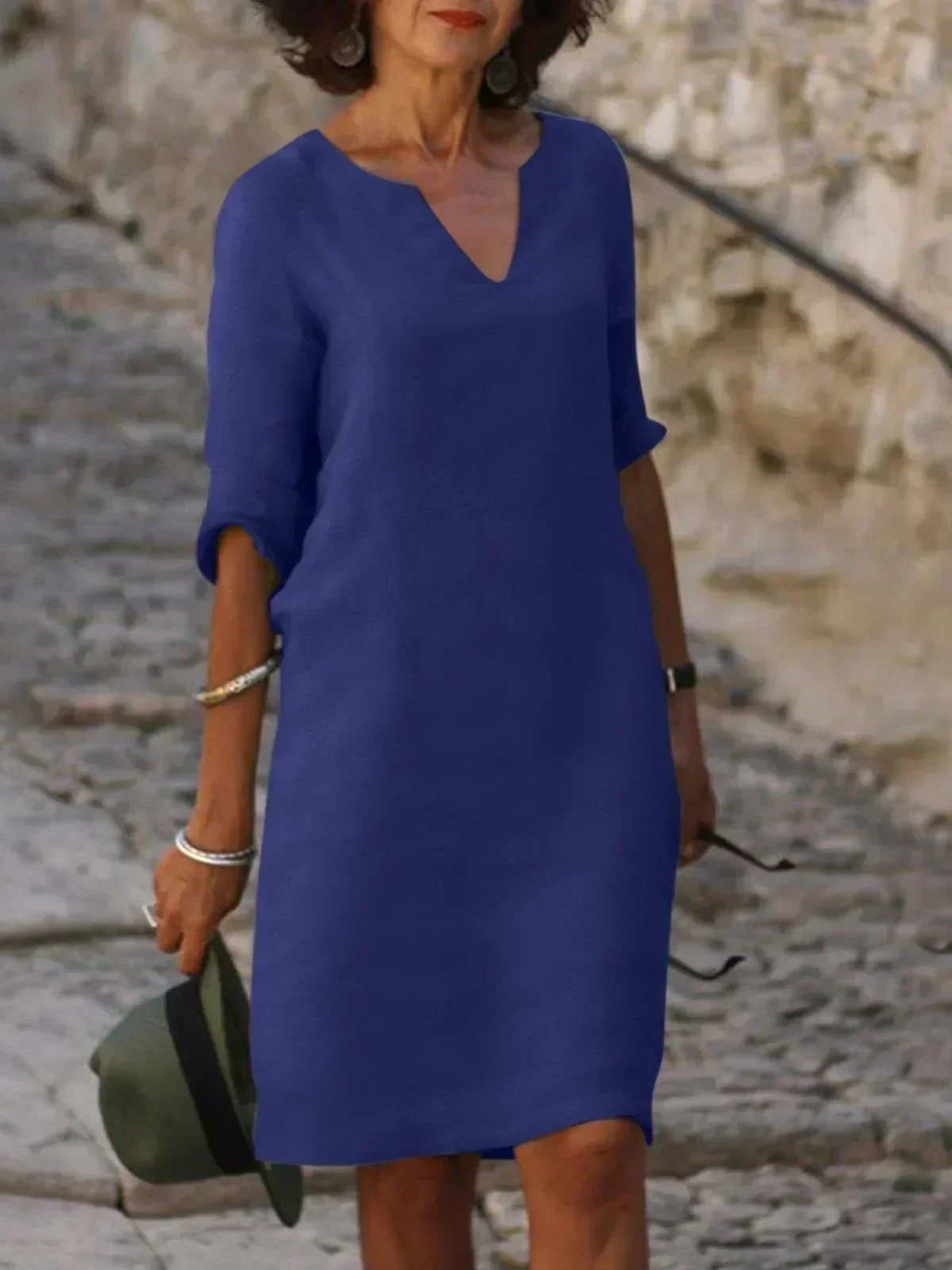 Lola - Lässiges V-Ausschnitt-Kleid - Image 10