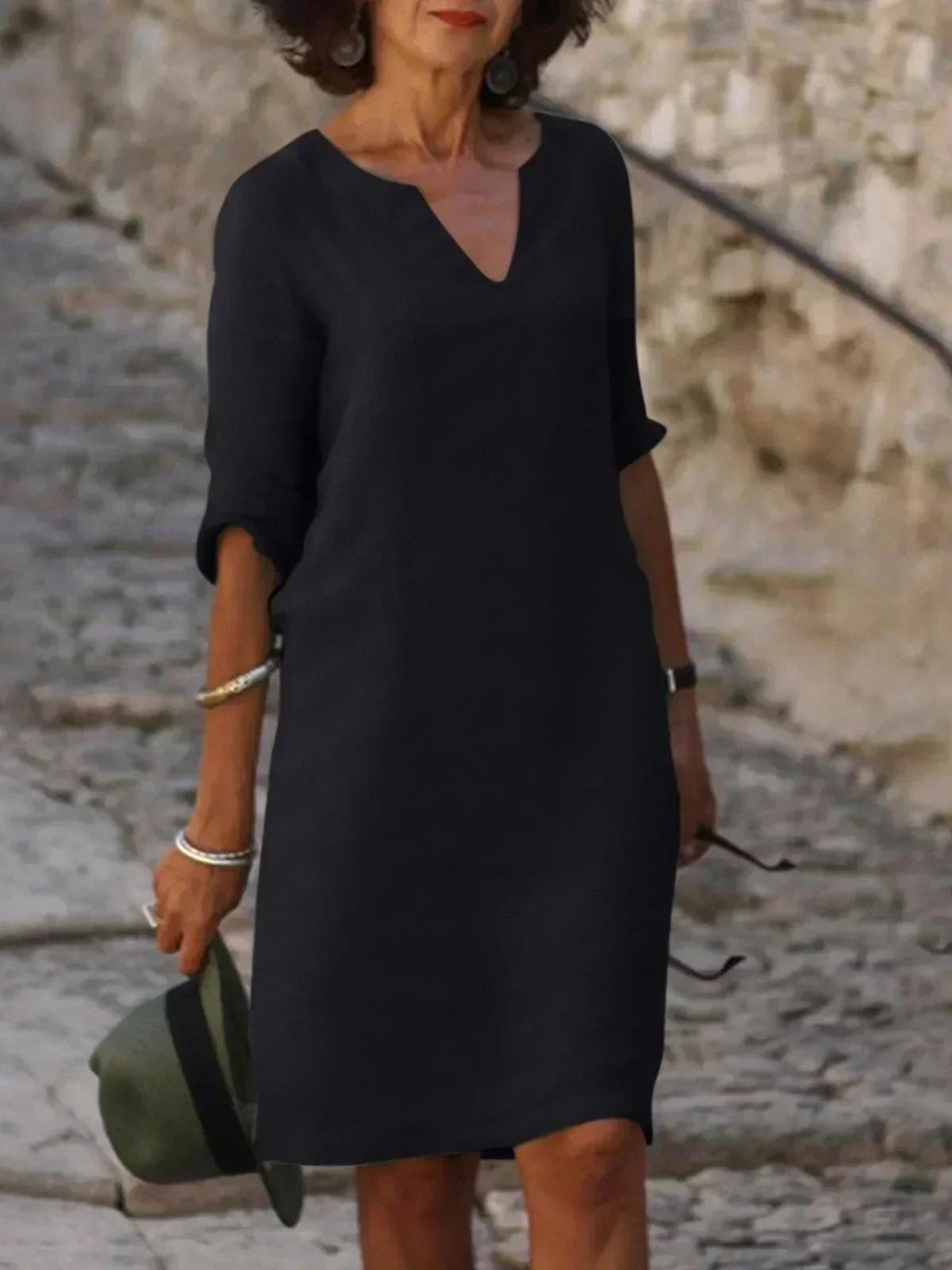 Lola - Lässiges V-Ausschnitt-Kleid - Image 3