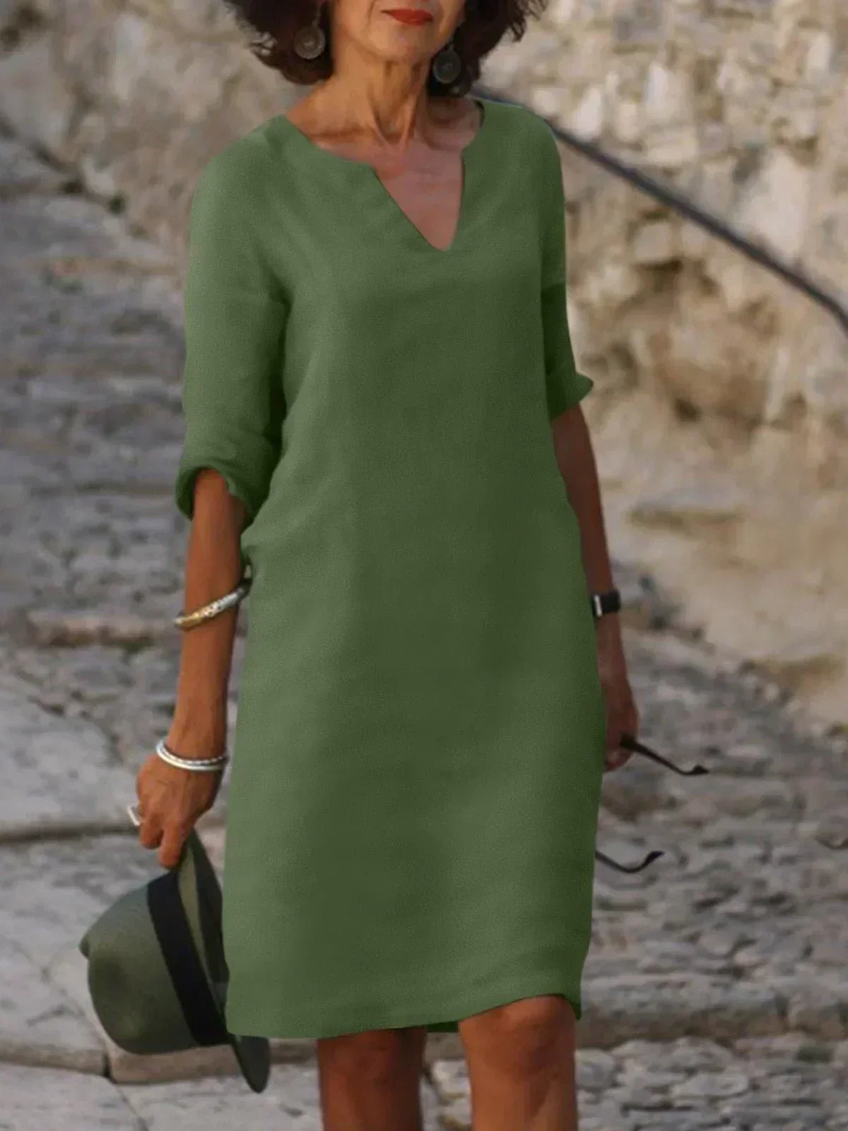 Lola - Lässiges V-Ausschnitt-Kleid - Image 4