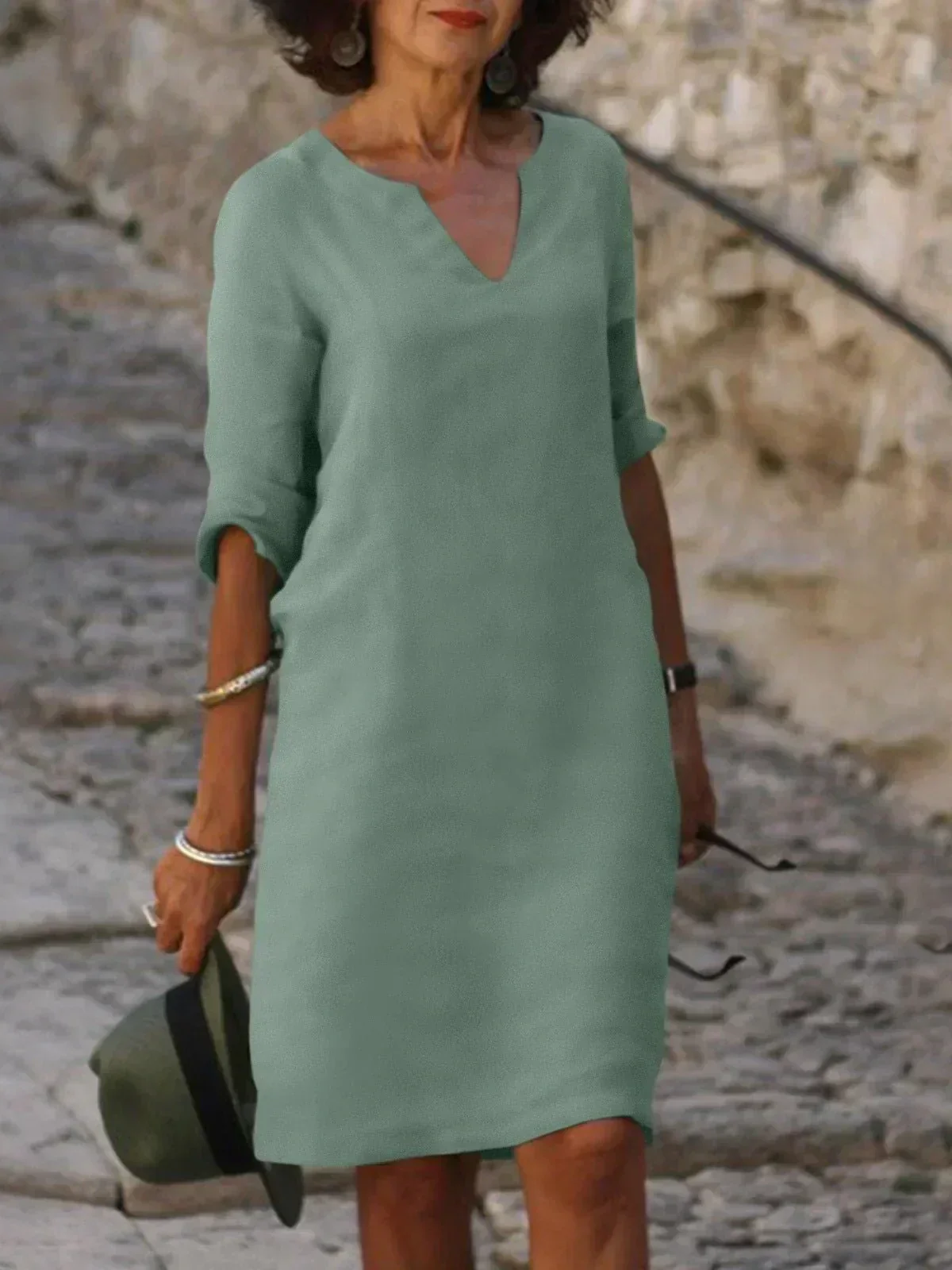 Lola - Lässiges V-Ausschnitt-Kleid - Image 5