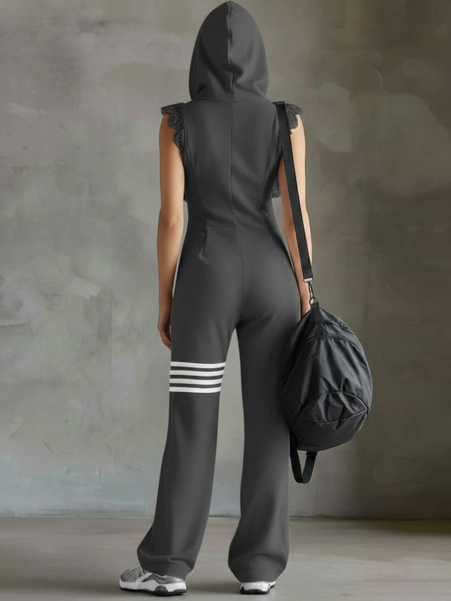 Retro-inspirierter schwarzer ärmelloser Kapuzen-Jumpsuit mit sportlichen Spitzenstreifen - Image 8