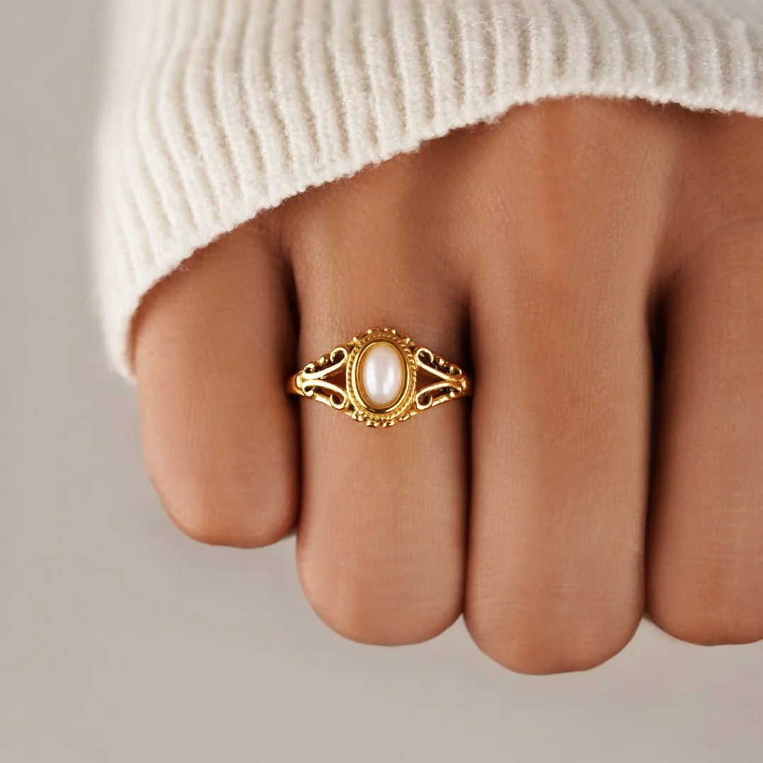 Vintage Royal Pearl Ring - Image 2